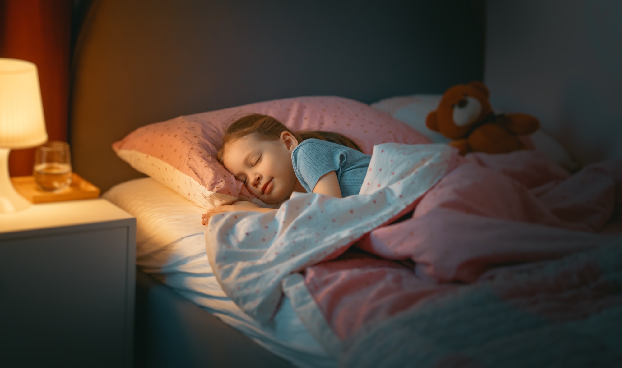 child is sleeping in the bed